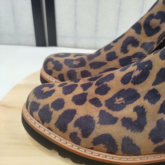 Donald J Pliner Carsyn Leopard Lug Sole Chelsea Tan & Black Boots Women US 9M - Picture 6 of 14